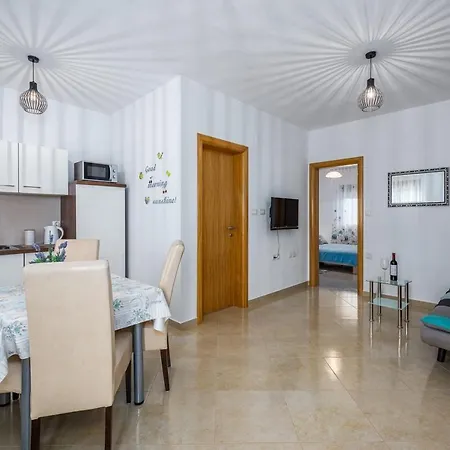 The Willow Garden House 4* Marcana